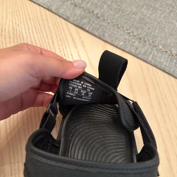 BLACK NIKE SANDALS - Picture 8 of 8